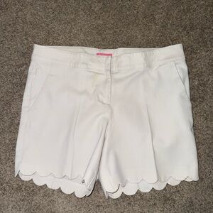Isaac Mizrahi White Scalloped Edge Shorts